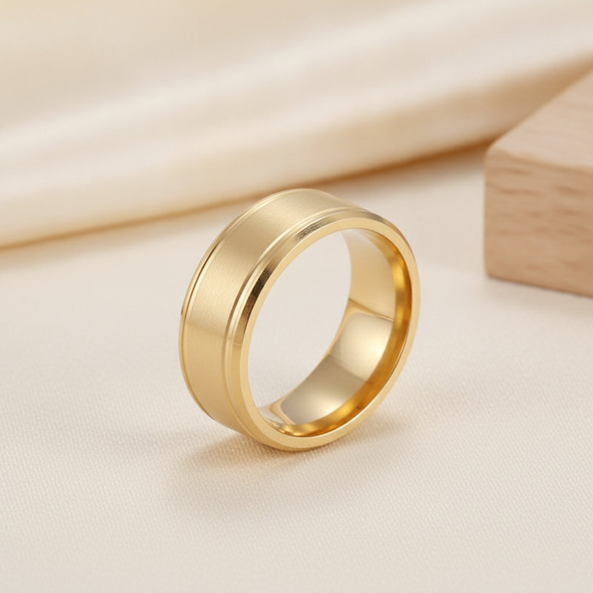 Bague Minimaliste en Or 8mm pour Hommes et Femmes - Bijou de Mariage Tendance