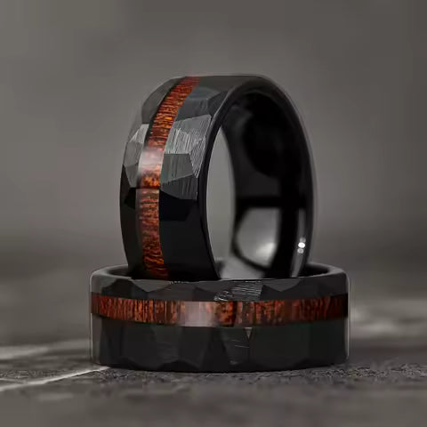 Bague Tungstène Noir Martelé 8mm avec Incrustation Bois Koa - Unisexe, Bijou Mariage & Cadeau