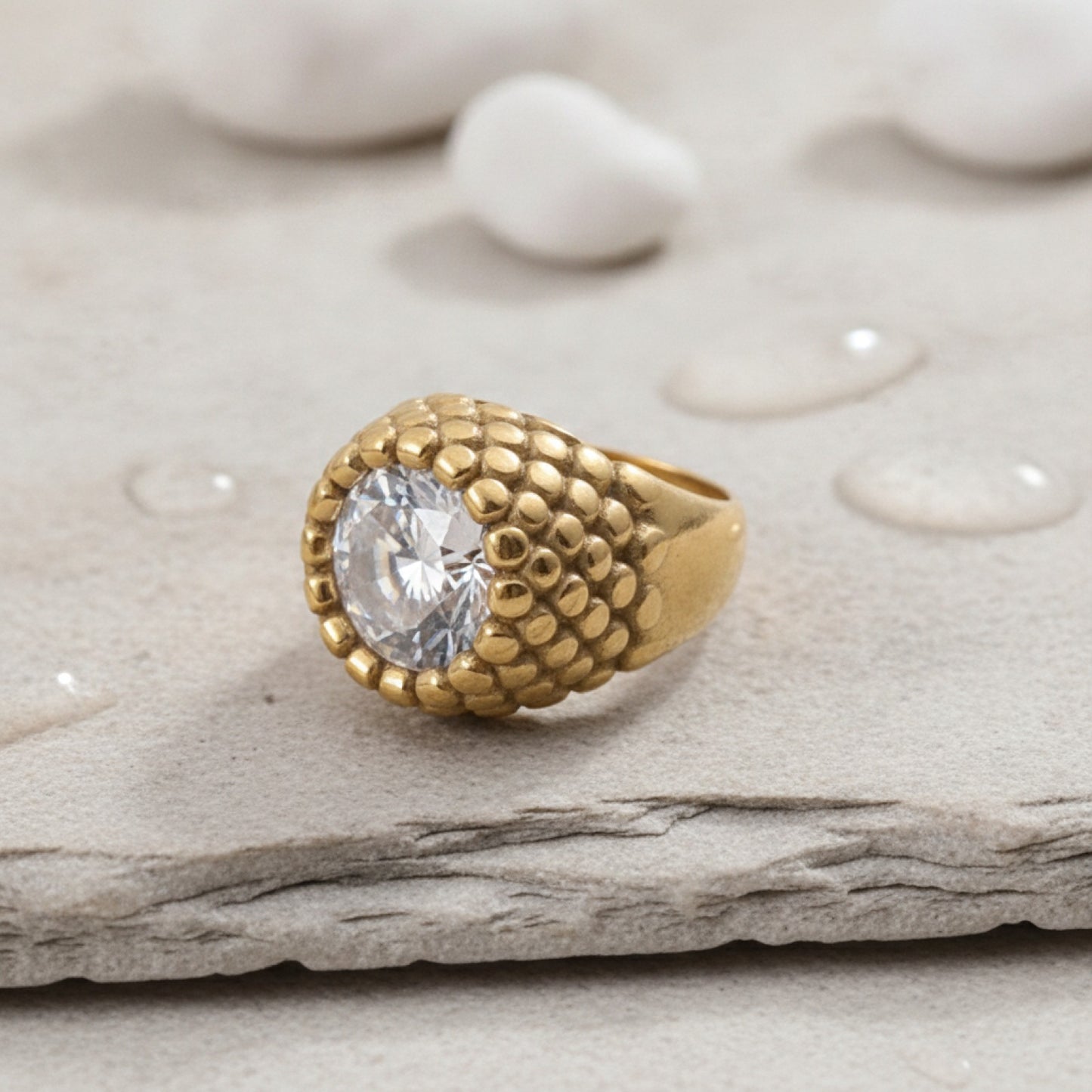 Bague Chevalière Zircon Acier Inoxydable pour Femme - Bijou Simple, Délicat et Étanche