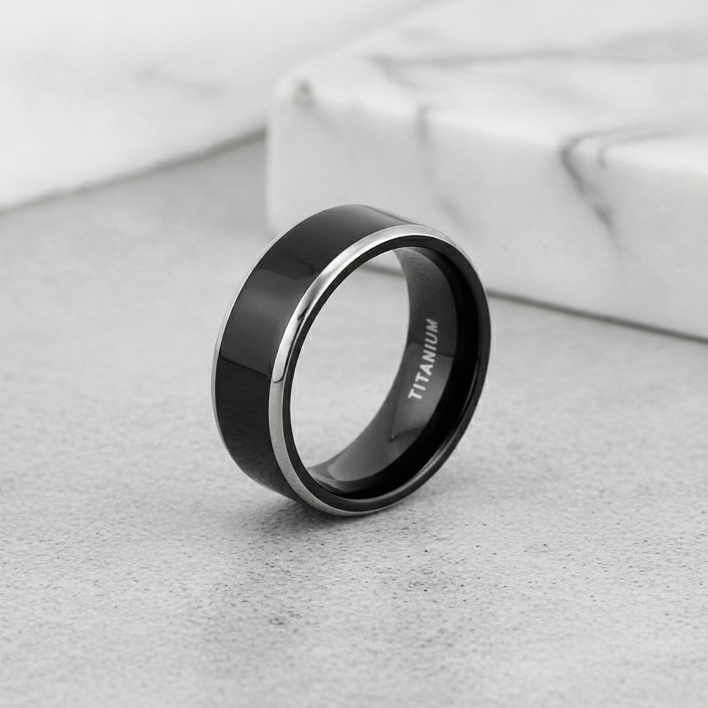 Bague en Titane Noir Poli pour Hommes et Femmes - Alliance Luxe pour Couple