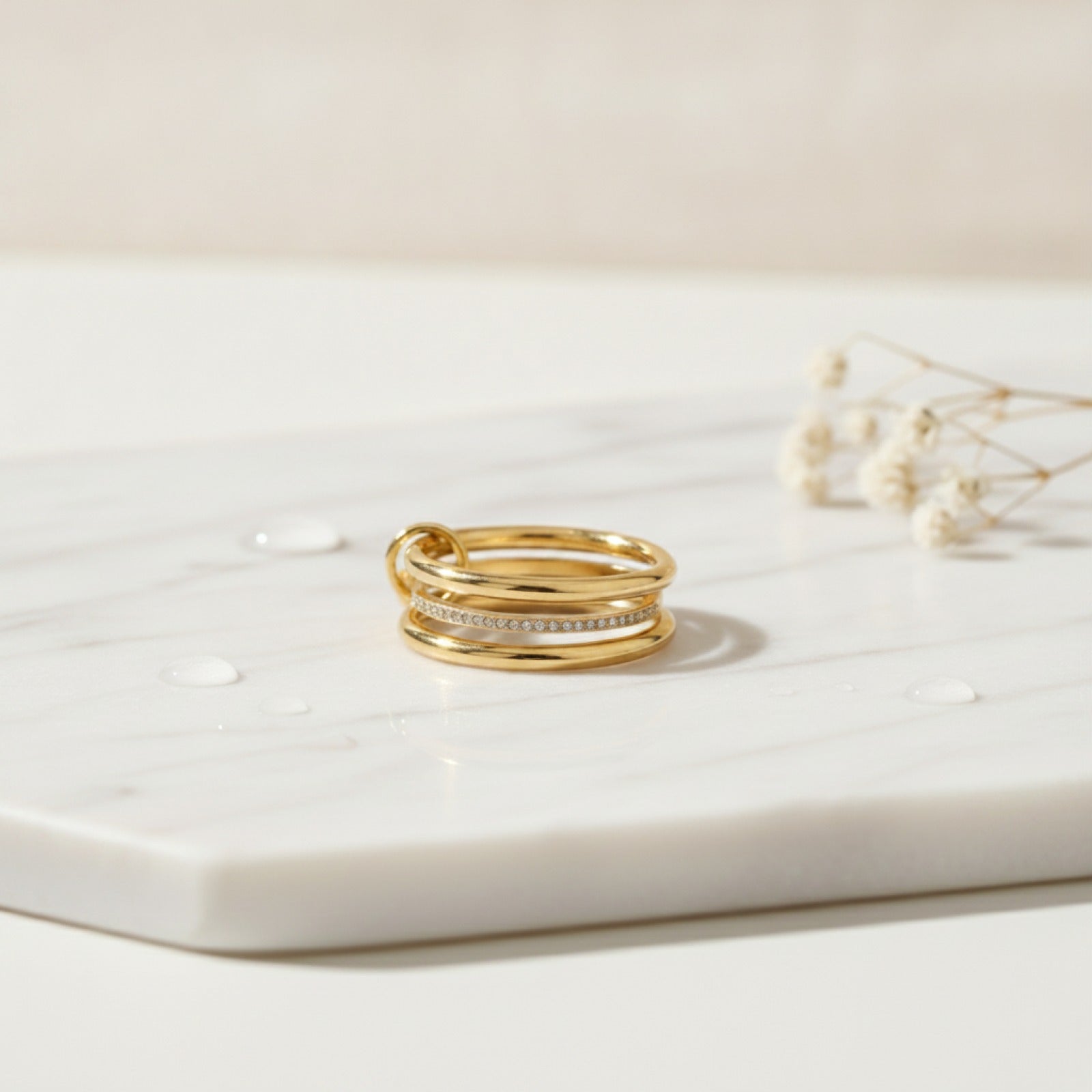 Bague en Acier Inoxydable Étanche avec Strass - Bijou Tendance pour Femme et Fille