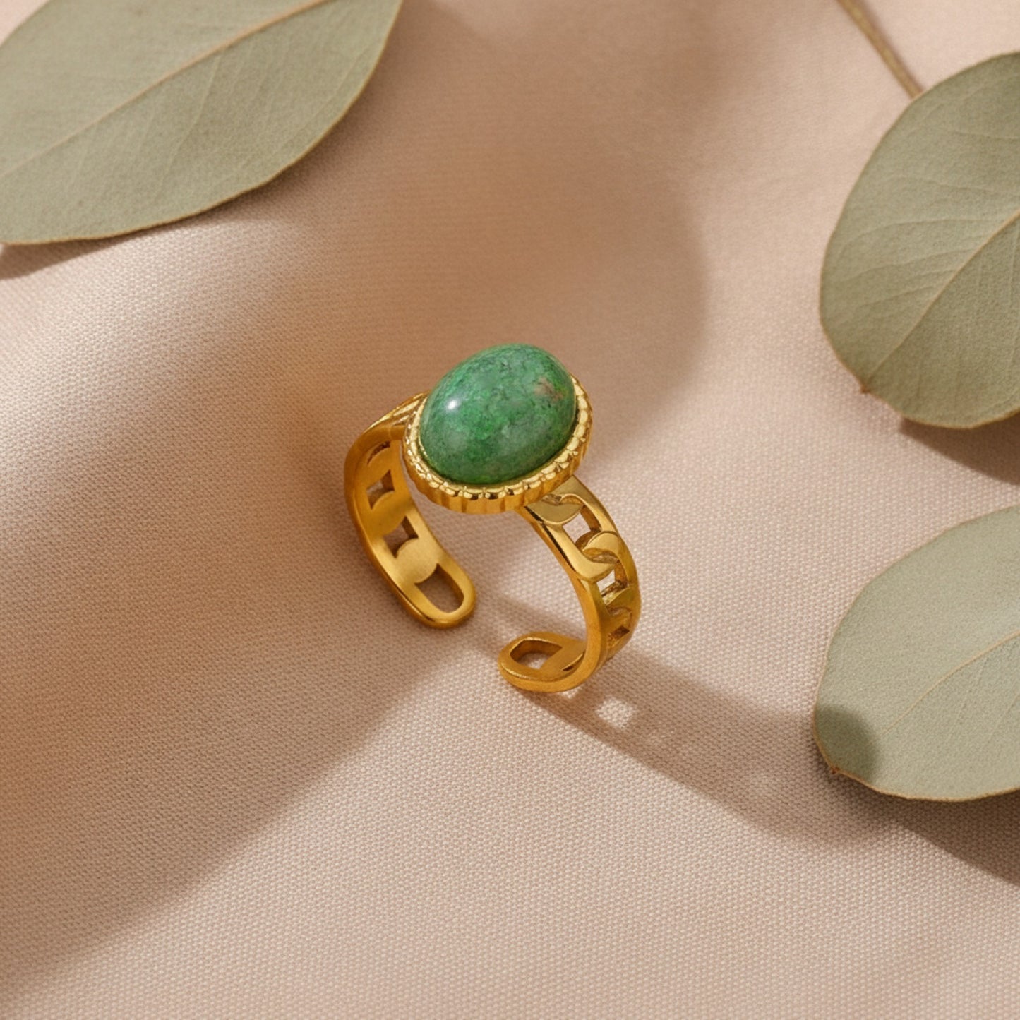 Bague Vintage Opale Verte Ovale Ajustable en Acier Inoxydable Doré - Bijou Esthétique Imperméable