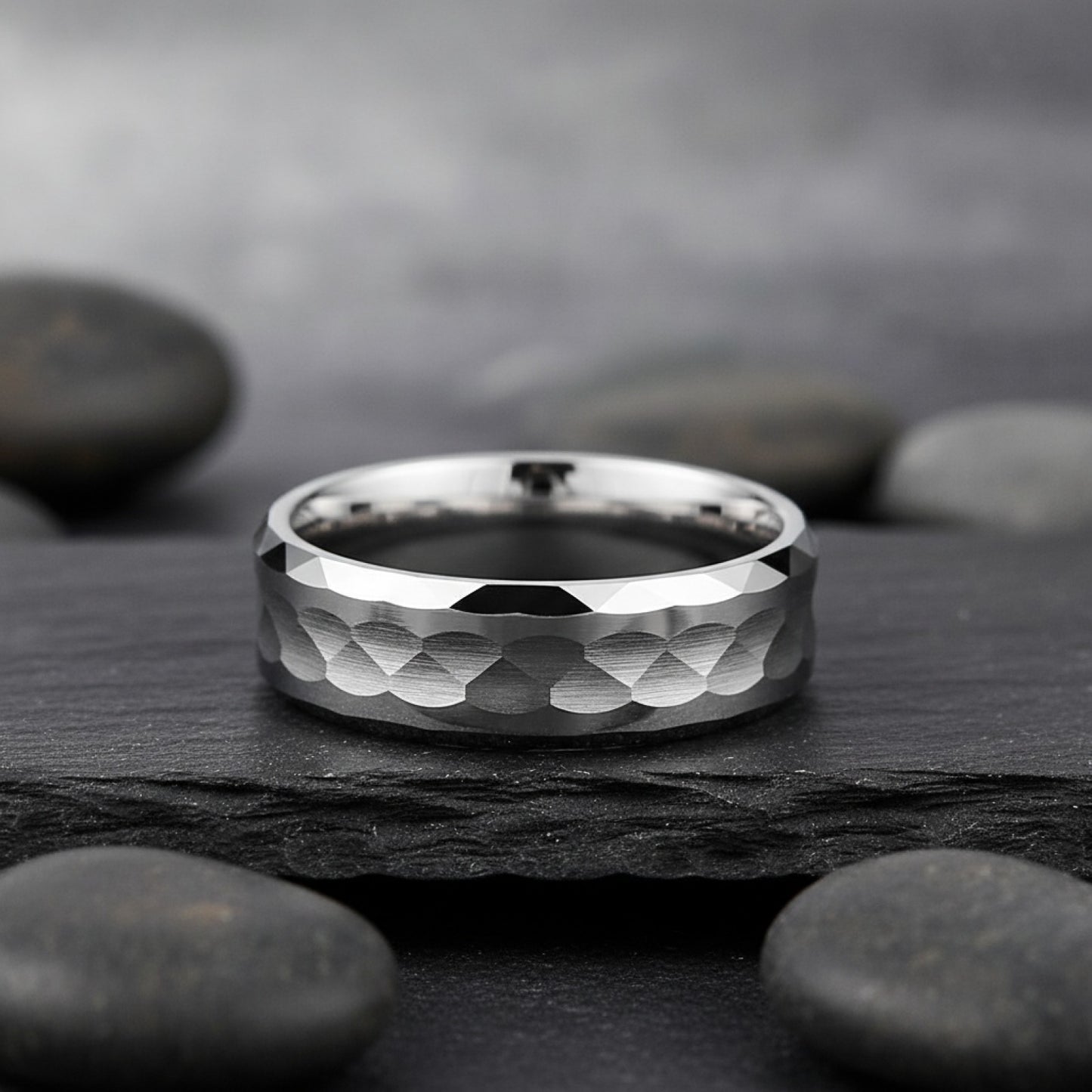 Bague Acier Inoxydable Argenté 8mm - Design Martelé & Multi-facettes pour Homme & Femme