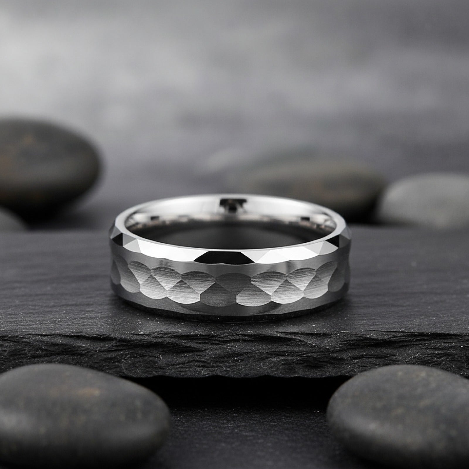 Bague Acier Inoxydable Argenté 8mm - Design Martelé & Multi-facettes pour Homme & Femme