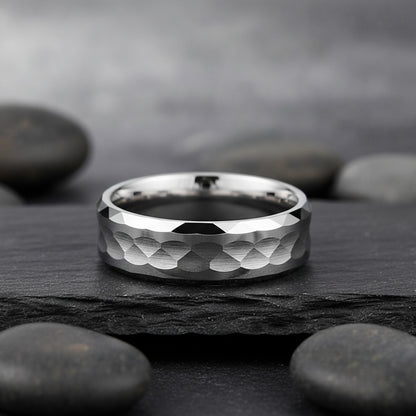 Bague Acier Inoxydable Argenté 8mm - Design Martelé & Multi-facettes pour Homme & Femme