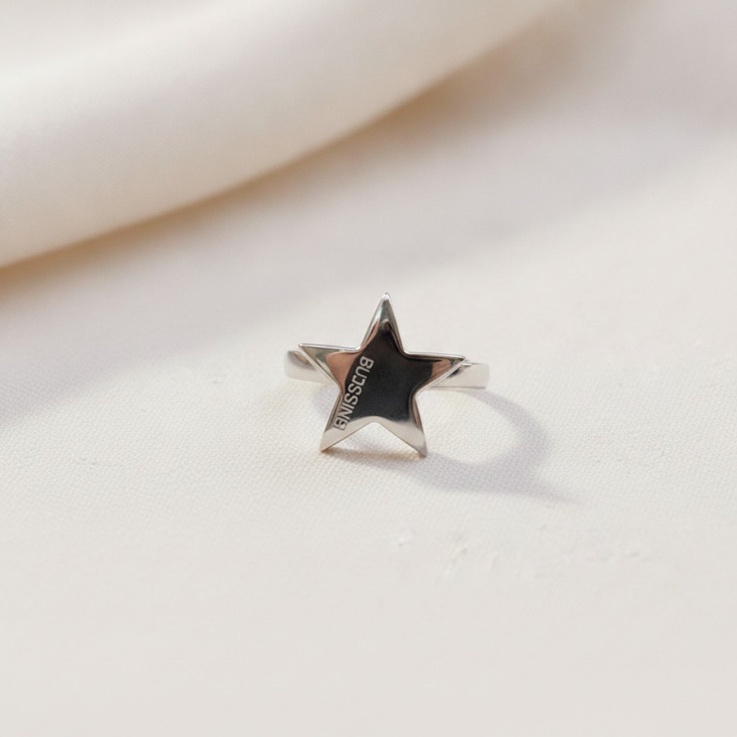 Bague Pentagramme Étoile Simple en Acier Inoxydable - Bijou Empilable Femme