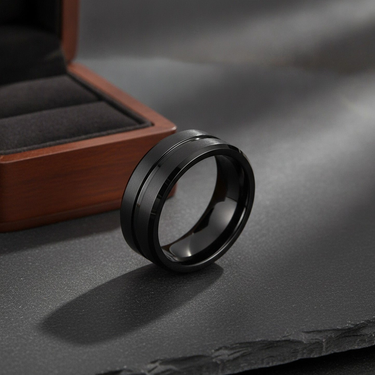 Bague de fiançailles homme acier noir rainuré 8mm - Style luxe