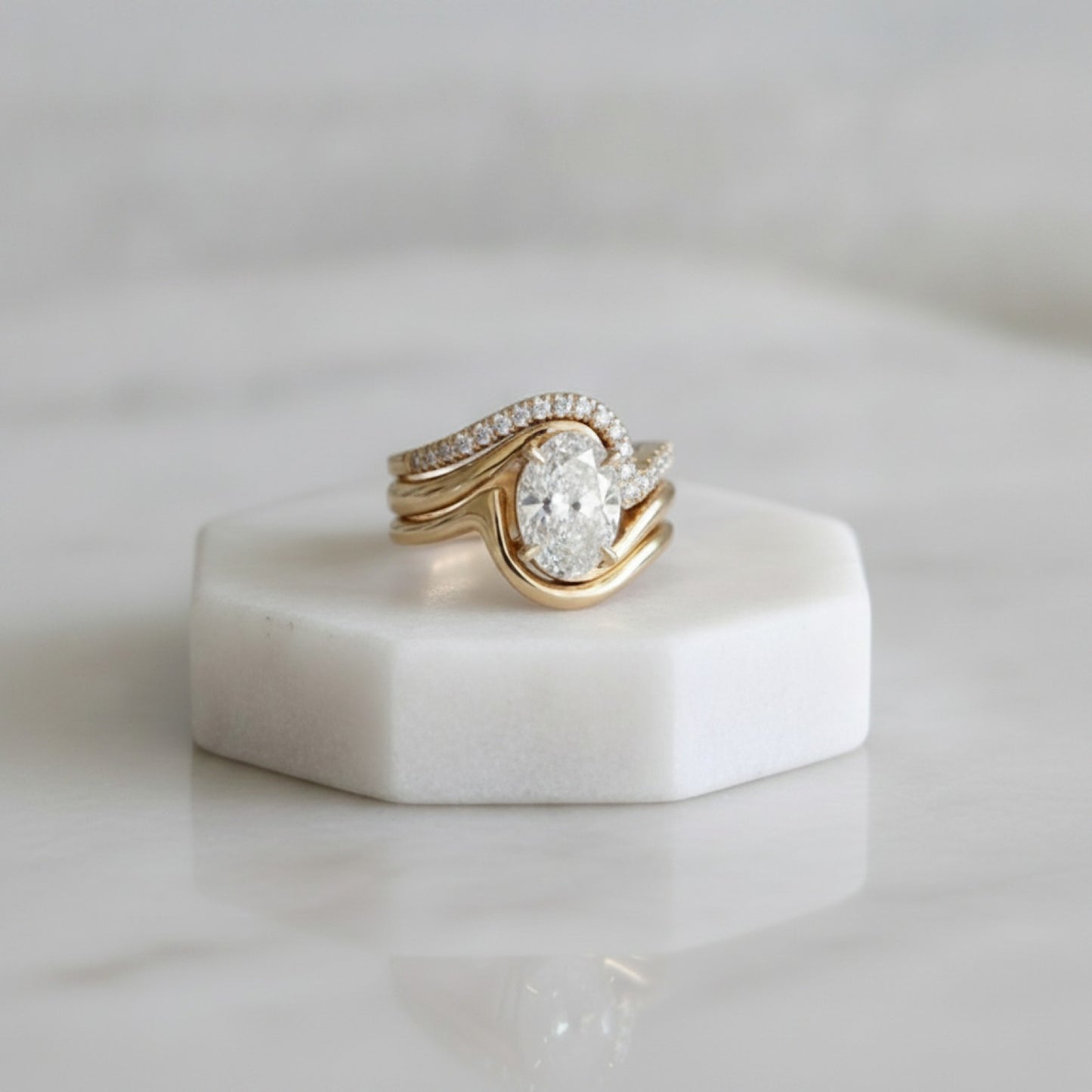 Bague Géométrique Dorée Femme Zirconiums Blancs - Bijou Élégant Quotidien & Fête