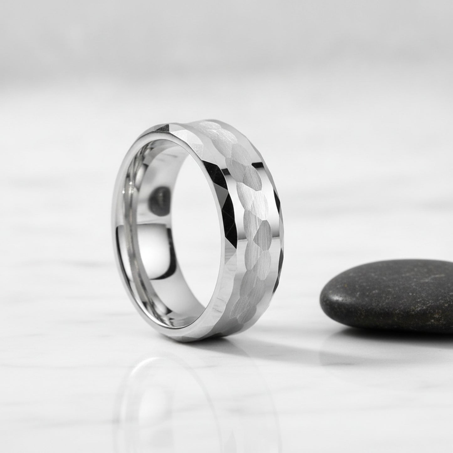 Bague Acier Inoxydable Argenté 8mm - Design Martelé & Multi-facettes pour Homme & Femme