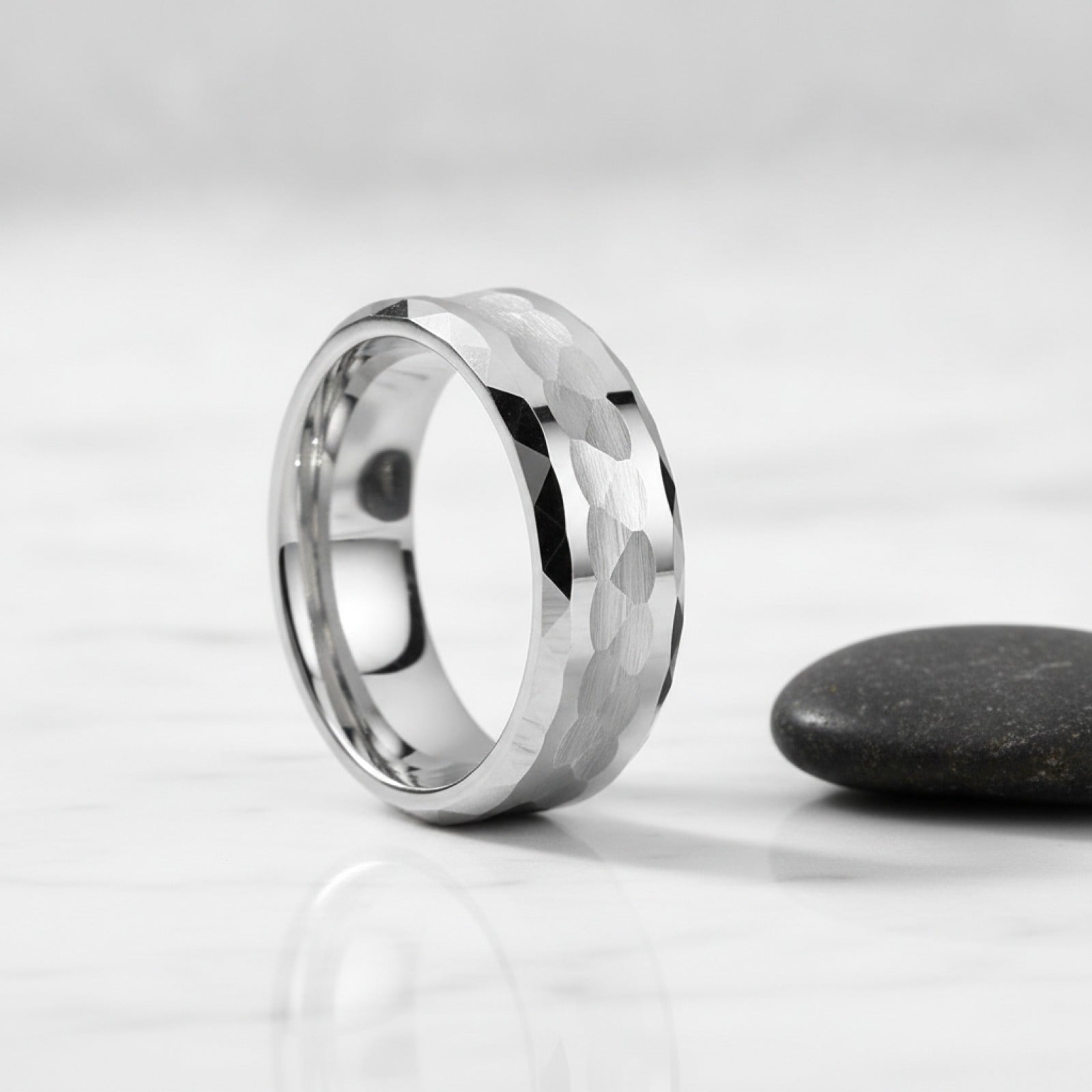 Bague Acier Inoxydable Argenté 8mm - Design Martelé & Multi-facettes pour Homme & Femme