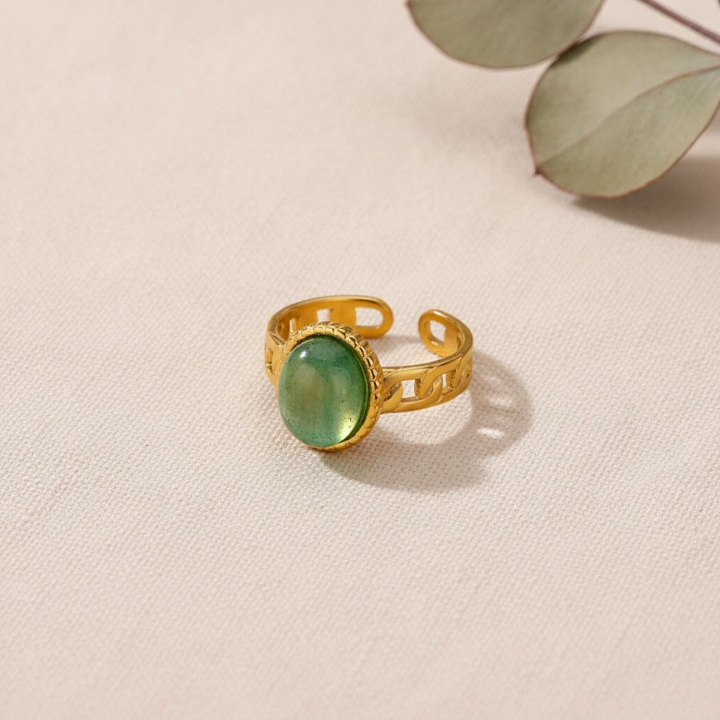 Bague Vintage Opale Verte Ovale Ajustable en Acier Inoxydable Doré - Bijou Esthétique Imperméable