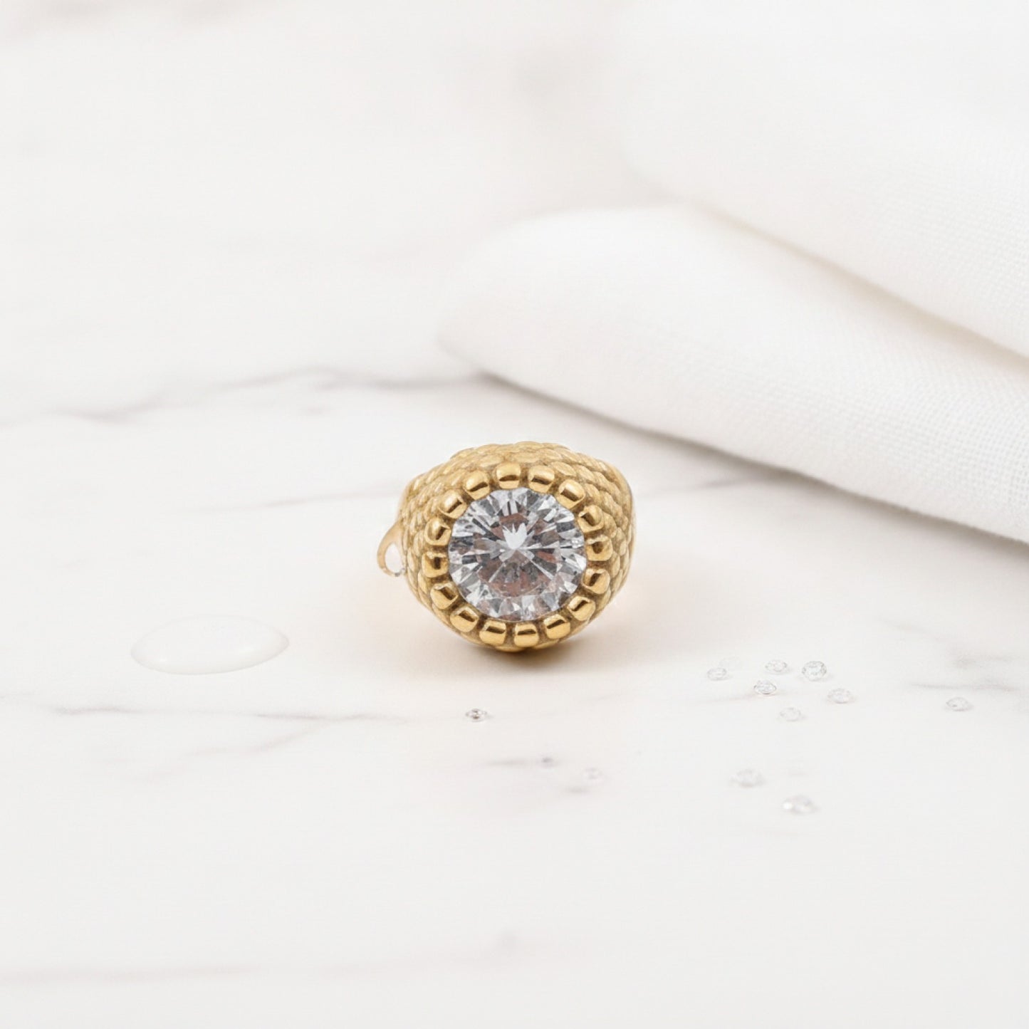 Bague Chevalière Zircon Acier Inoxydable pour Femme - Bijou Simple, Délicat et Étanche