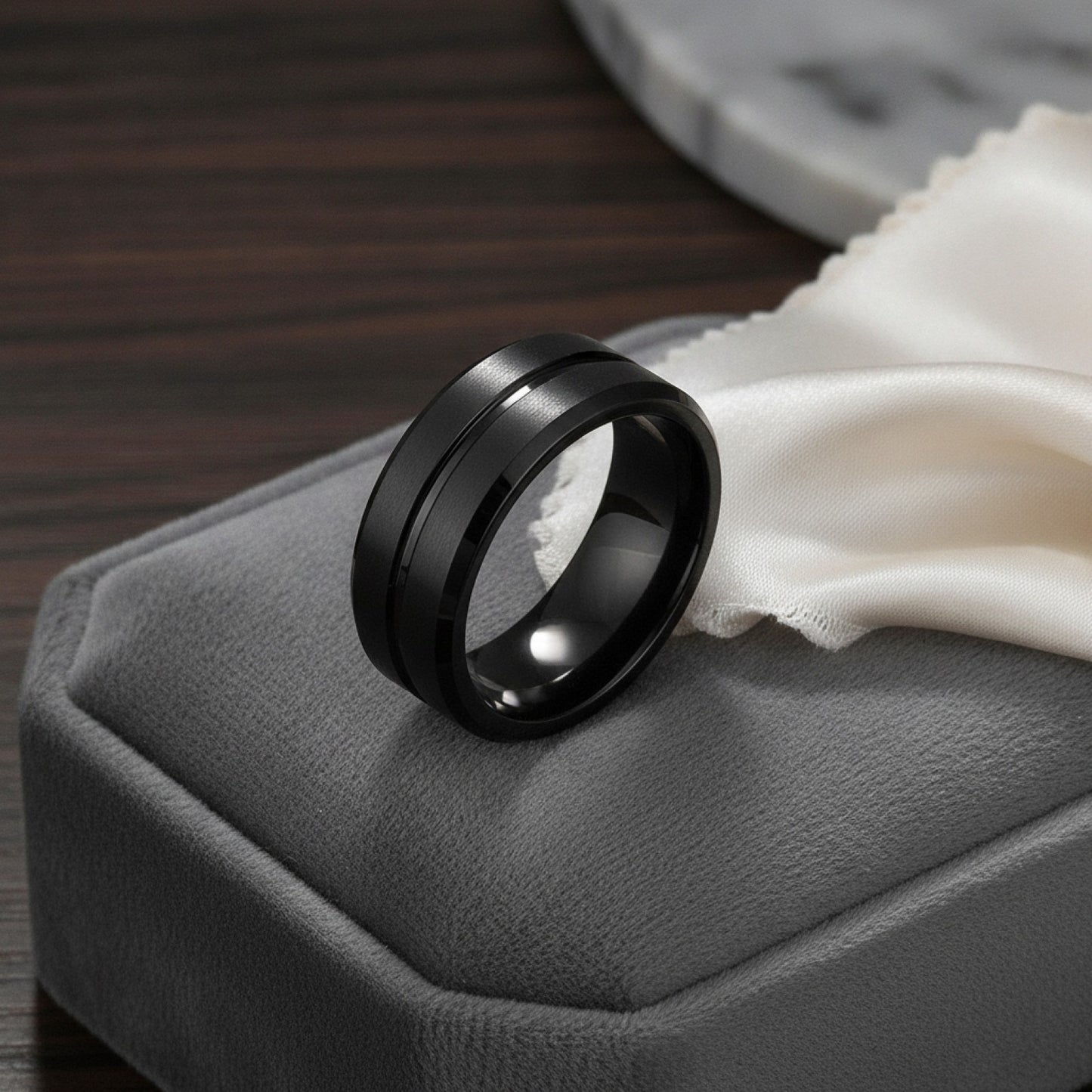Bague de fiançailles homme acier noir rainuré 8mm - Style luxe