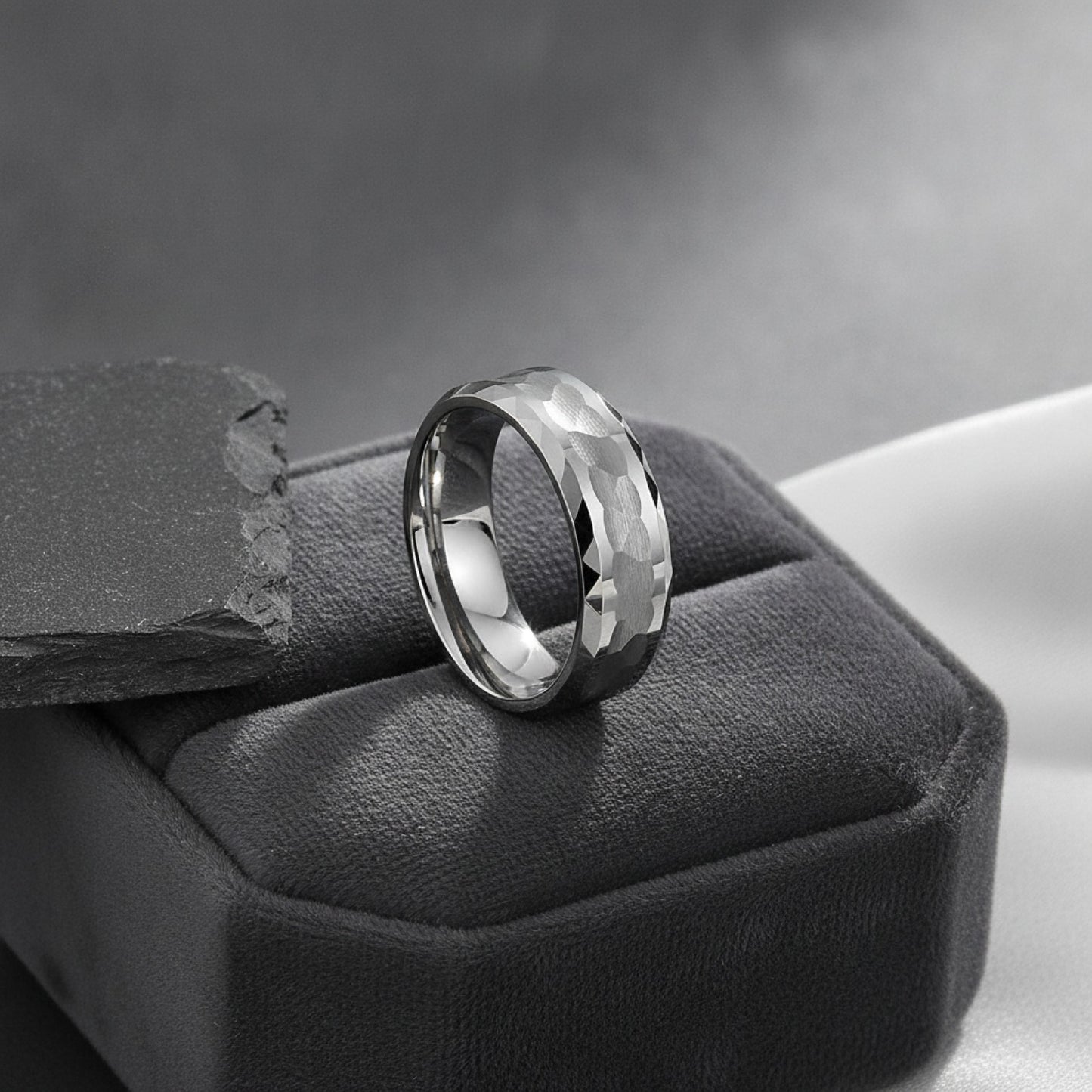 Bague Acier Inoxydable Argenté 8mm - Design Martelé & Multi-facettes pour Homme & Femme