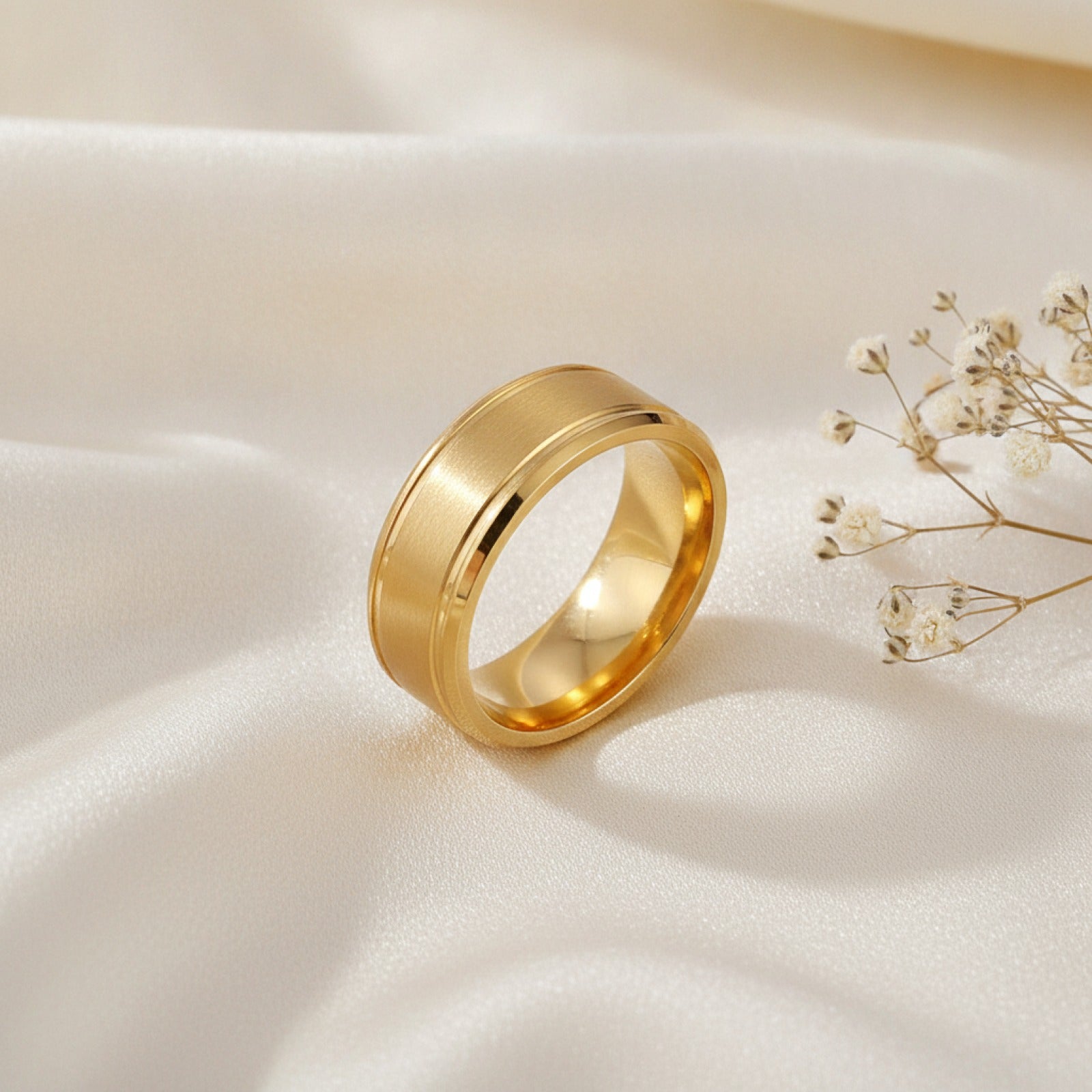 Bague Minimaliste en Or 8mm pour Hommes et Femmes - Bijou de Mariage Tendance