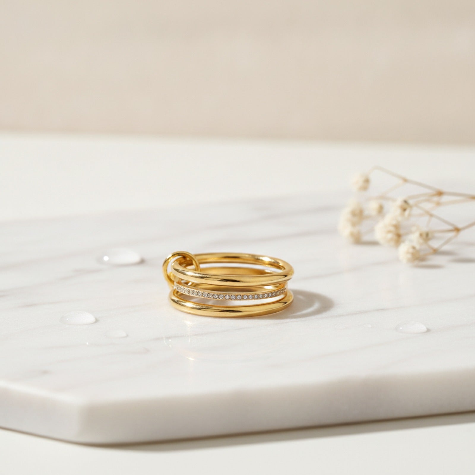Bague en Acier Inoxydable Étanche avec Strass - Bijou Tendance pour Femme et Fille
