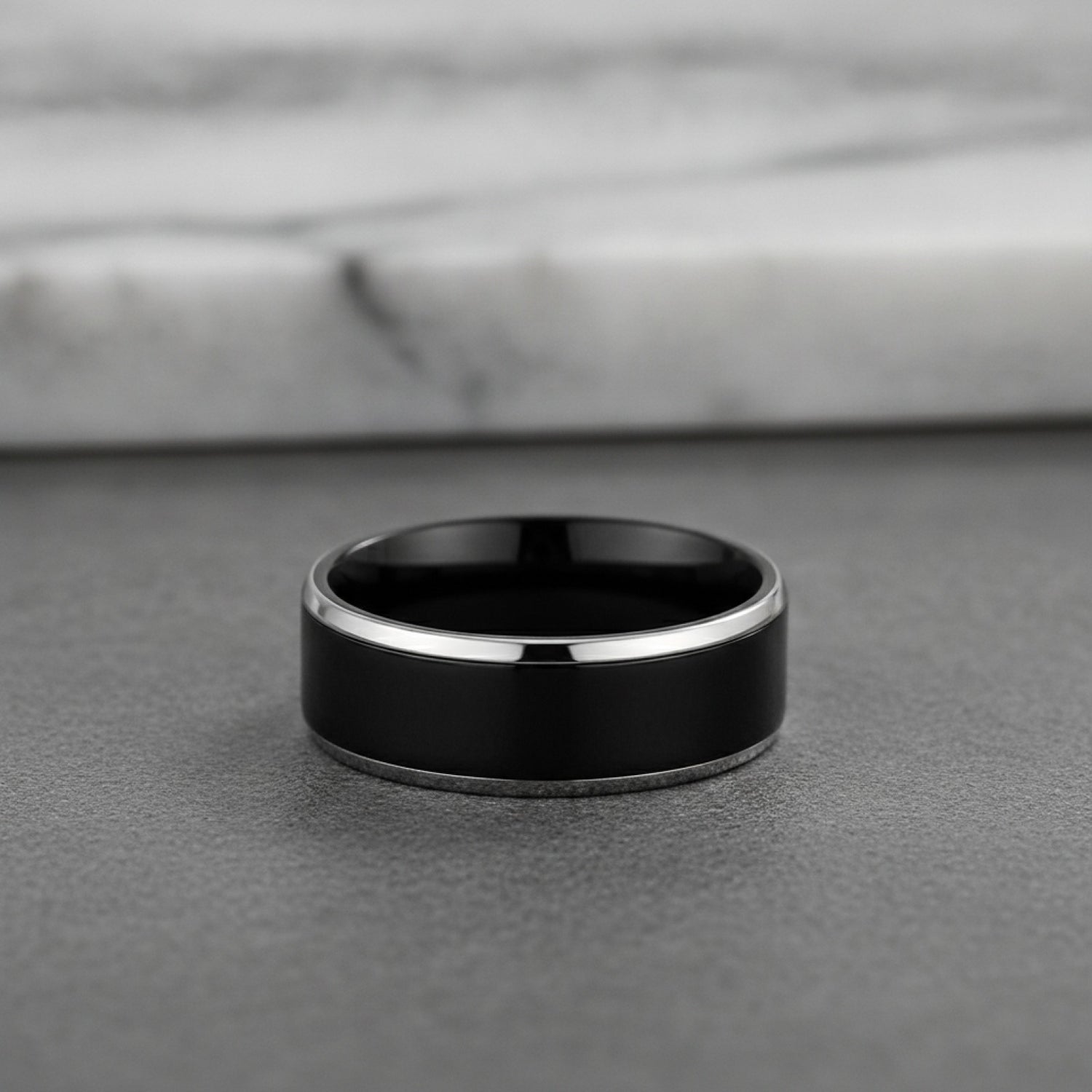 Bague en Titane Noir Poli pour Hommes et Femmes - Alliance Luxe pour Couple