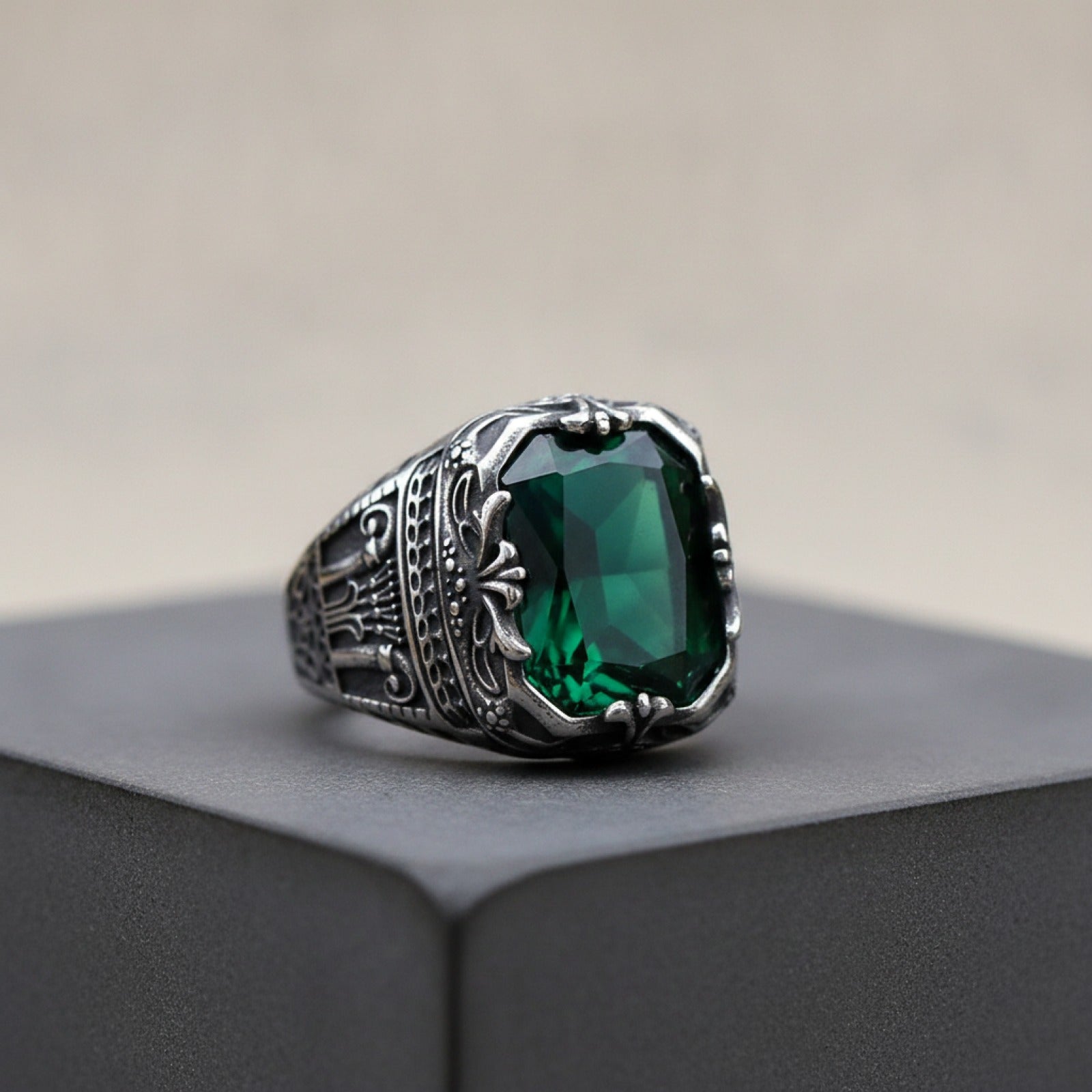 Bague Couronne Homme Acier Inoxydable Zircon Vert Géométrique - Bijou Luxe Anniversaire Mariage