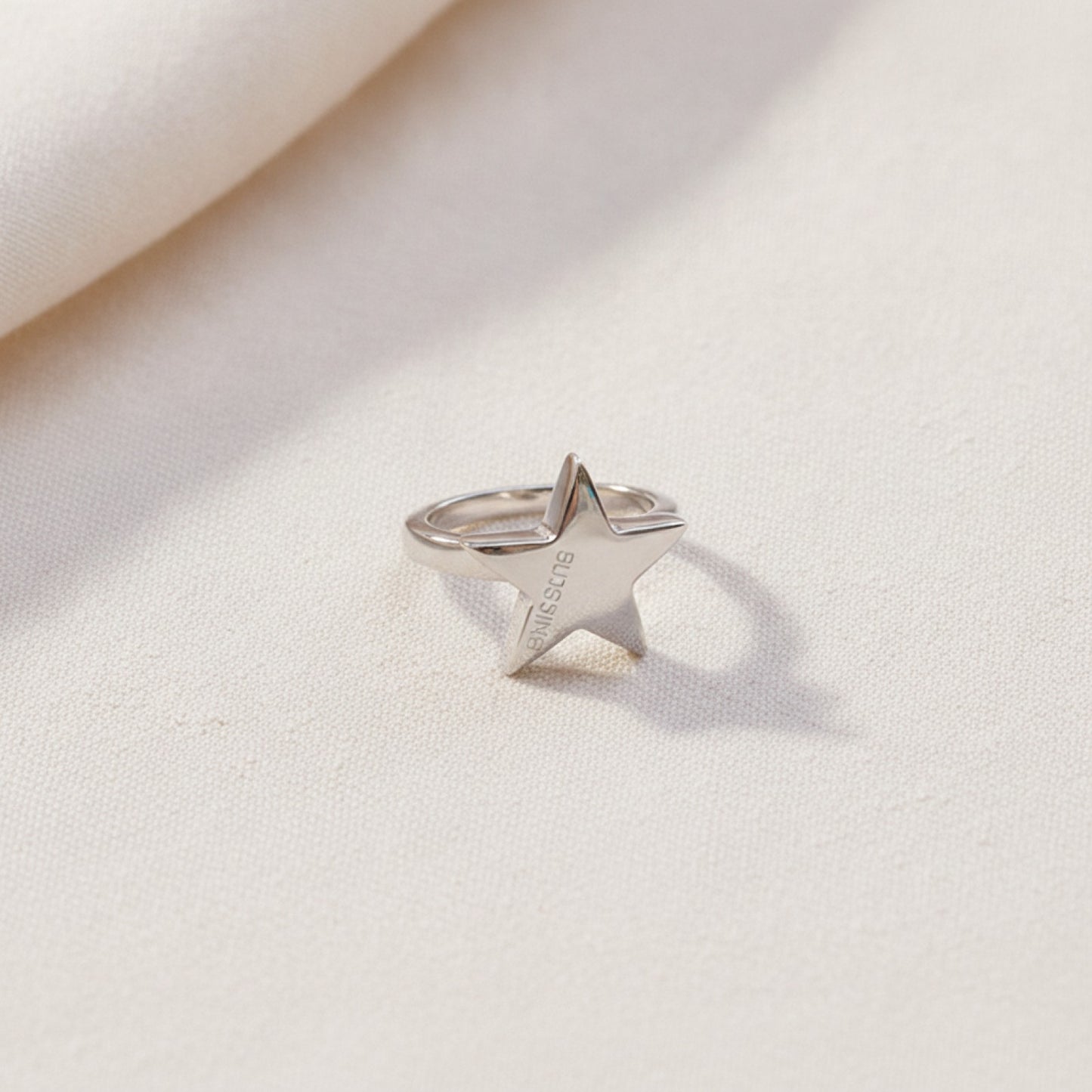 Bague Pentagramme Étoile Simple en Acier Inoxydable - Bijou Empilable Femme